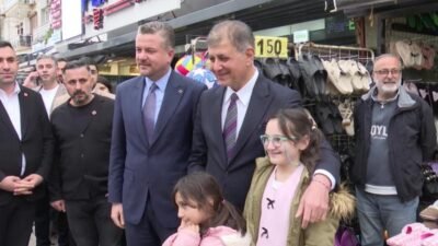 İzmir Büyükşehir Belediye Başkanı Cemil Tugay, Buca'da düzenlenen iftar yemeğinde,