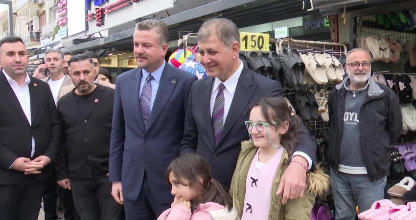 İzmir Büyükşehir Belediye Başkanı Cemil Tugay, Buca'da düzenlenen iftar yemeğinde,