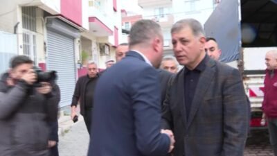 İzmir Büyükşehir Belediye Başkanı Cemil Tugay, Ramazan Bayramı’nı  Buca’da karşıladı.