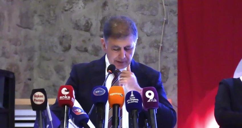 İzmir Büyükşehir Belediye Başkanı Cemil Tugay, “Cesaretin Adı: Kadın” zirvesinin açılışında