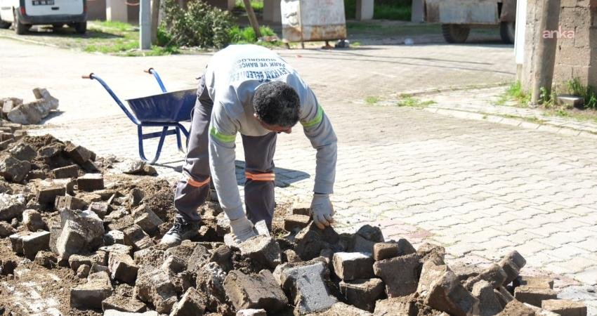 Ceyhan Belediyesi Fen İşleri Müdürlüğü ekipleri, ilçe genelinde yol ile