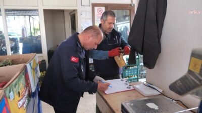 Ceyhan Belediyesi Zabıta Müdürlüğü ekipleri, ilçe genelinde faaliyet gösteren manavlarda