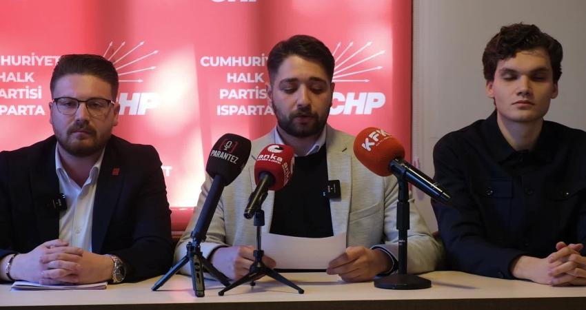 CHP Gençlik Kolları Genel Başkan Yardımcısı Murat Şahinoğlu, Isparta’da öğrenciler