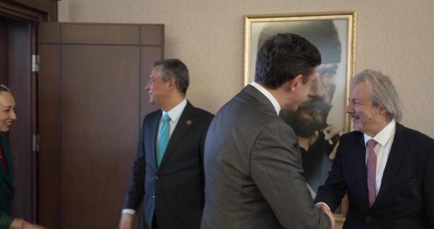 CHP Genel Başkanı Özgür Özel, Bulgaristan Büyükelçisi Angel Cholakov’u, CHP