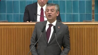 CHP Genel Başkanı Özgür Özel, petrol fiyatlarındaki artışa dikkati çekerek, "Eğer enflasyonla