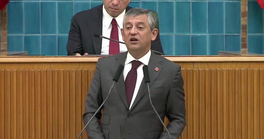 CHP Genel Başkanı Özgür Özel, petrol fiyatlarındaki artışa dikkati çekerek, "Eğer enflasyonla