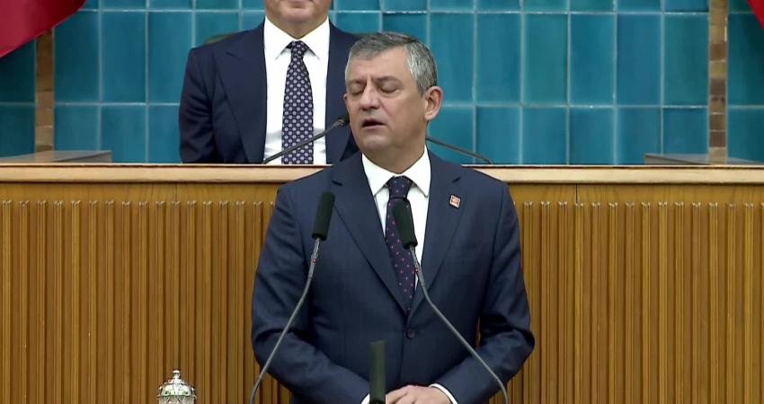 CHP Genel Başkanı Özgür Özel, AK Parti milletvekillerine seslenerek, "Elinizdeki