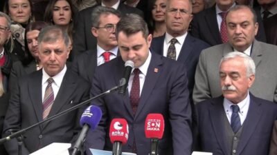  CHP İzmir İl Başkanı Çağatay Güç, il binasında düzenlenen bayramlaşma