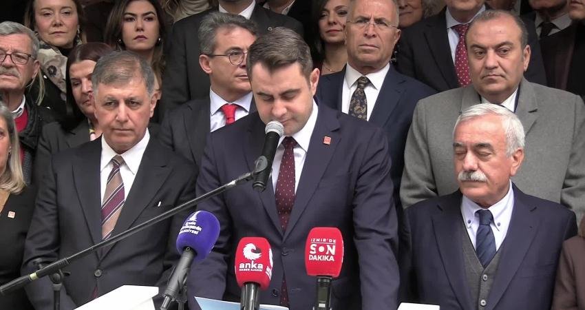  CHP İzmir İl Başkanı Çağatay Güç, il binasında düzenlenen bayramlaşma