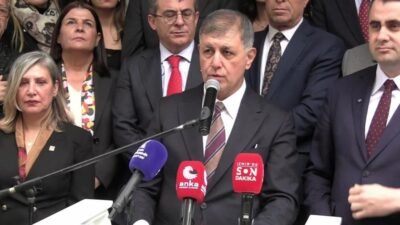 CHP İzmir İl Başkanlığı'nca düzenlenen bayramlaşma programında konuşan İzmir Büyükşehir