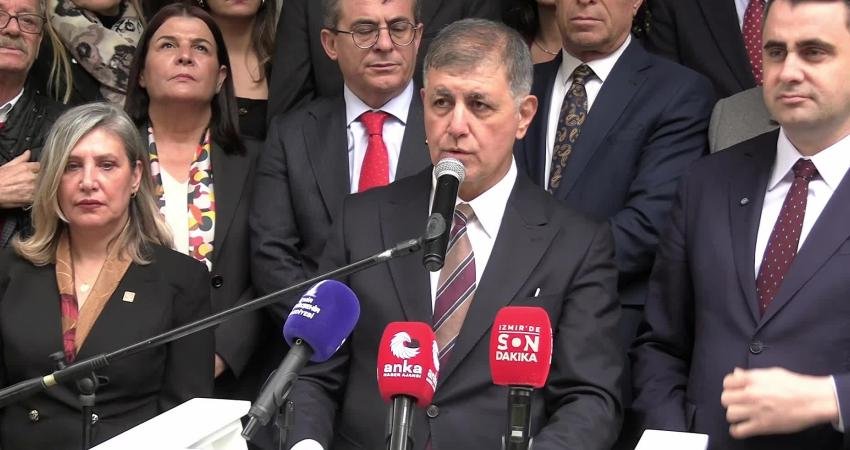 CHP İzmir İl Başkanlığı'nca düzenlenen bayramlaşma programında konuşan İzmir Büyükşehir