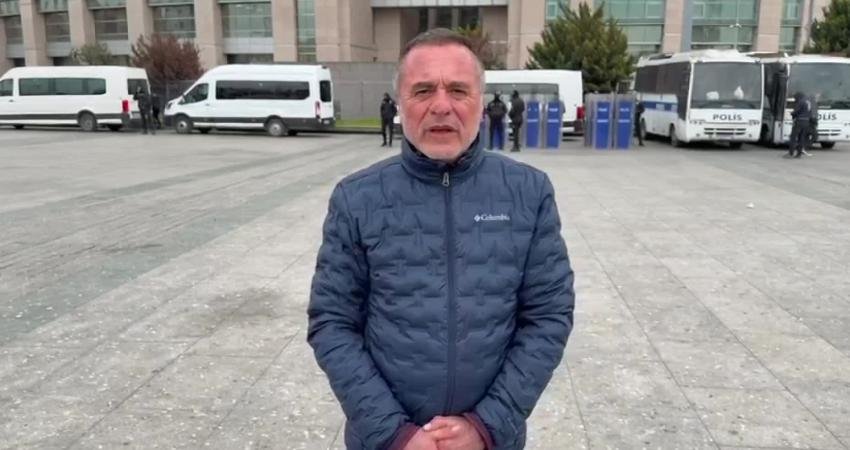 CHP Kuşadası örgütünden Çağlayan Adliyesi önünde “Ömer Günel” nöbeti: Hepimiz Ömer Başkan’ımıza destek için buradayız Kuşadası Belediye Başkanı Ömer Günel’in İstanbul’da gözaltına alınmasının 4. gününde