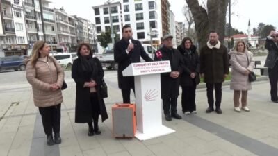 CHP Sinop İl Başkanlığı, Uğur Mumcu Meydanı'nda "İmamoğlu'na özgürlük" açıklaması