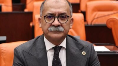 CHP’li Arslan: “Sağlık alanlarını satıp sağlık yatırımı yaptığını söylemek açık bir çelişkidir” CHP Eskişehir Milletvekili İbrahim Arslan, "Mevcut sağlık alanlarını, hastane binalarını,