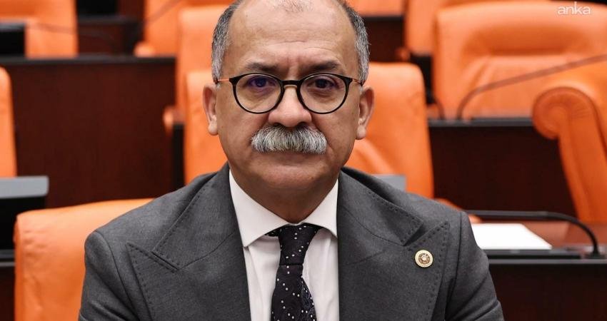 CHP’li Arslan: “Sağlık alanlarını satıp sağlık yatırımı yaptığını söylemek açık bir çelişkidir” CHP Eskişehir Milletvekili İbrahim Arslan, "Mevcut sağlık alanlarını, hastane binalarını,
