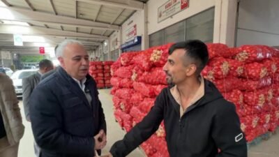 CHP Manisa Milletvekili Vehbi Bakırlıoğlu, Manisa Hali’nde esnafın sorunlarını dinledi. Esnaf