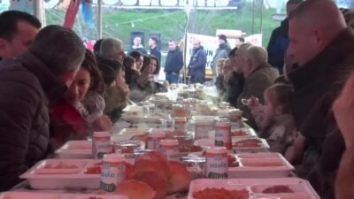 CHP Manisa İl Başkanı İlksen Özalper ve Milletvekili Bekir Başevirgen,