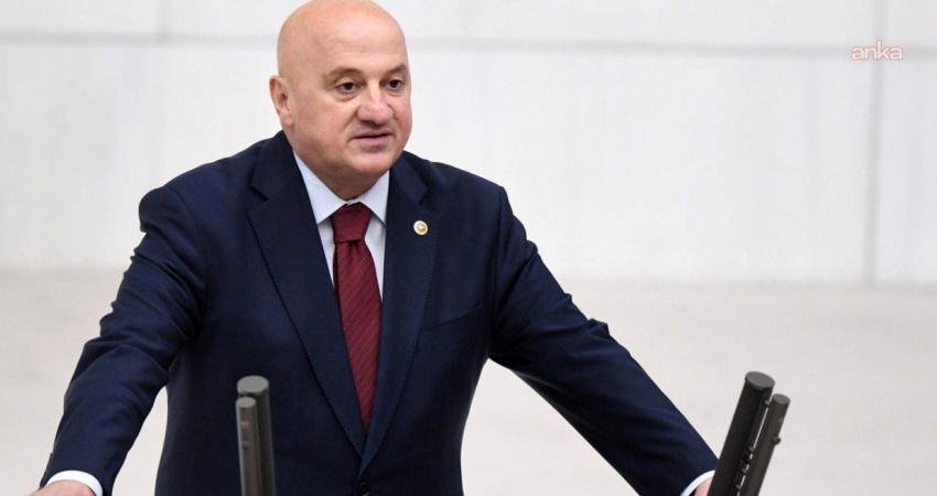 CHP Artvin Milletvekili Uğur Bayraktutan, TRT'nin Galatarasay-Liverpool maçı yayınında tribünde