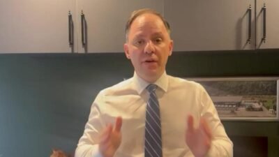  CHP Genel Başkan Yardımcısı Deniz Yavuzyılmaz, motorine bu gece "devasa bir