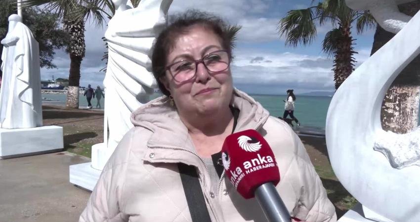 CHP’nin Kuşadası mitingine katılan vatandaştan belediyelere yönelik operasyonlara tepki: “Bu hukuksal bir operasyon değil, siyasal bir operasyon” CHP'nin Kuşadası'nda düzenlediği "Millet İradesine Sahip Çıkıyor" mitingi öncesinde ANKA