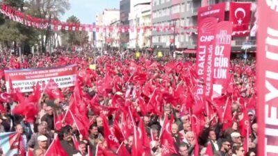 CHP'nin Cumhurbaşkanı adayı Ekrem İmamoğlu, partisinin Uşak'taki "Millet İradesine Sahip Çıkıyor" mitinginde,