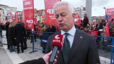 CHP'nin Uşak'taki "Millet İradesine Sahip Çıkıyor" mitingi öncesinde konuşan CHP