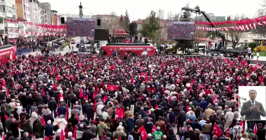 CHP Genel Başkanı Özgür Özel, Karaman'da bir okulda İstiklal Marşı'nın