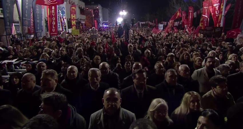 Özgür Özel: “Kahrolsun Amerikan emperyalizmi. Kahrolsun İsrail’in soykırımları” CHP Genel Başkanı Özgür Özel, "160 kız çocuğu Amerikan bombasıyla,