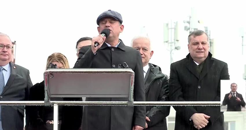 CHP’nin “Millet İradesine Sahip Çıkıyor” mitingi… Özgür Özel: “Kahrolsun Trump’ın emperyalist emelleri. Kahrolsun Amerikan emperyalizmi” CHP Genel Başkanı Özgür Özel, Cumhurbaşkanı Recep Tayyip Erdoğan’a Filistin