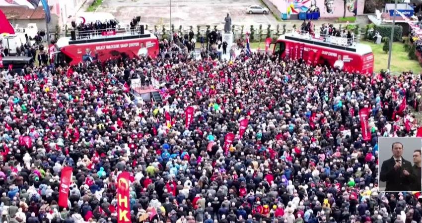 CHP Genel Başkanı Özgür Özel, Uşak Belediye Başkanı Özkan Yalım'ın