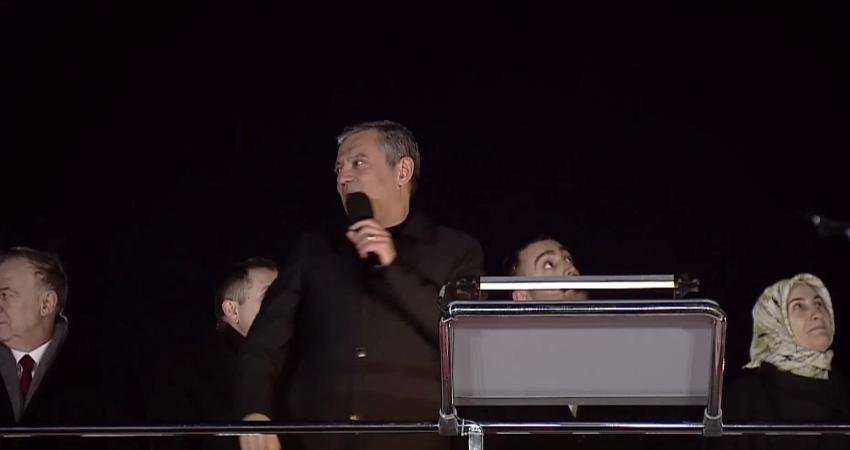 Özgür Özel: “Son 14 yıldır bir tek savaş uçağı Hava Kuvvetleri’ne kazandırılamamıştır. Hava savunma sistemimiz yoktur” CHP Genel Başkanı Özgür Özel, "Bugün nasıl Erdoğan Irak işgali