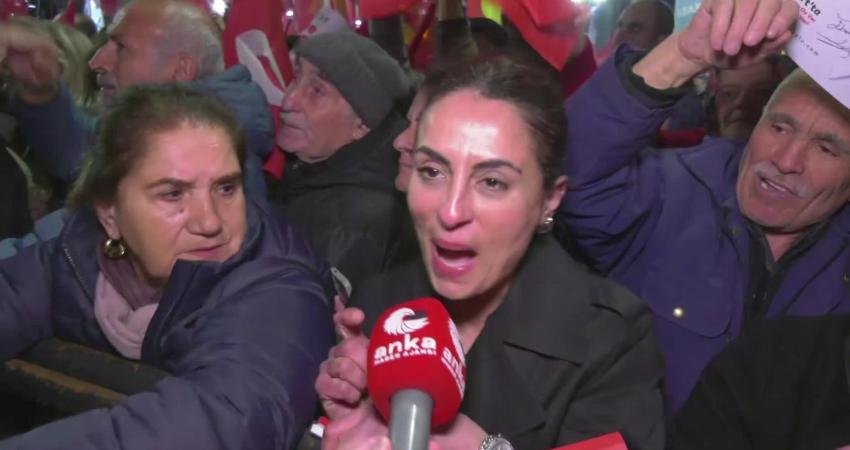 CHP’nin “Millet İradesine Sahip Çıkıyor” mitingine binlerce vatandaş akın etti: Silivri zindanlarını kıracağız CHP’nin İstanbul Eyüpsultan-Kağıthane'de düzenlendiği "Millet İradesine Sahip Çıkıyor" mitingine katılan bir