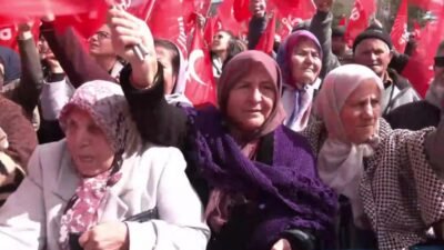 CHP’nin "Millet İradesine Sahip Çıkıyor" mitinglerinin 96'ıncısı Karaman'da düzenlendi. CHP'nin