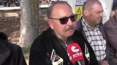 CHP'nin Uşak'taki "Millet İradesine Sahip Çıkıyor" mitingine katılan bir yurttaş,