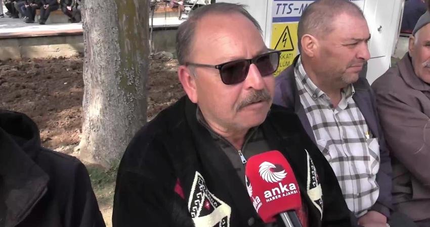 CHP'nin Uşak'taki "Millet İradesine Sahip Çıkıyor" mitingine katılan bir yurttaş,