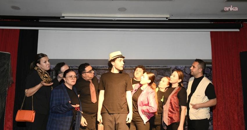 Çiğli’de Tiyatro Haftası tamamlandı Çiğli Belediyesi’nin Dünya Tiyatro Günü kapsamında düzenlediği etkinlikler, üç gün