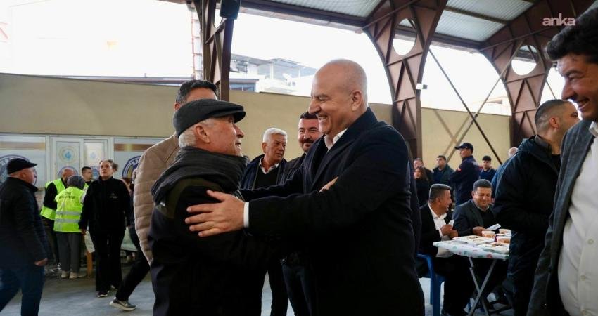 Çine Belediye Başkanı Mehmet Kıvrak, Kadir Gecesi’nde Çine Kapalı Pazaryeri’nde