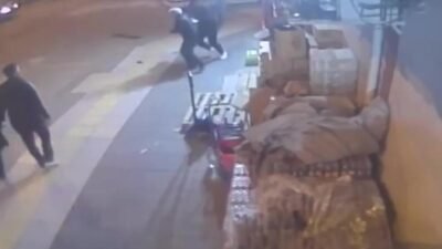 Çorum’da bir minibüs sürücüsü tartıştığı yayayı darp etti Çorum’da yaya geçidinden geçtiği sırada tartıştığı minibüs sürücüsü tarafından darbedilen