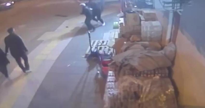 Çorum’da bir minibüs sürücüsü tartıştığı yayayı darp etti Çorum’da yaya geçidinden geçtiği sırada tartıştığı minibüs sürücüsü tarafından darbedilen