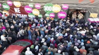 Çorum’da indirimli satış yapan bir züccaciye mağazasının açılışında izdiham yaşandı. Açılış