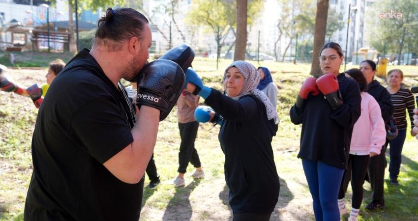 Çukurova Belediyesi’nin Hayalpark Tesisleri’nde düzenlediği kick boks, step aerobik ve