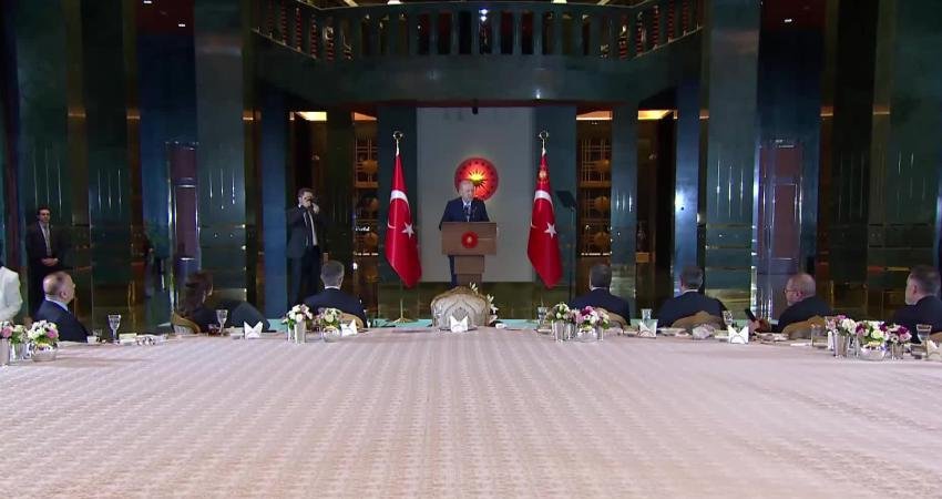 Cumhurbaşkanı Recep Tayyip Erdoğan, "Manşetleriyle hükümetler kurup, hükümetler deviren medya
