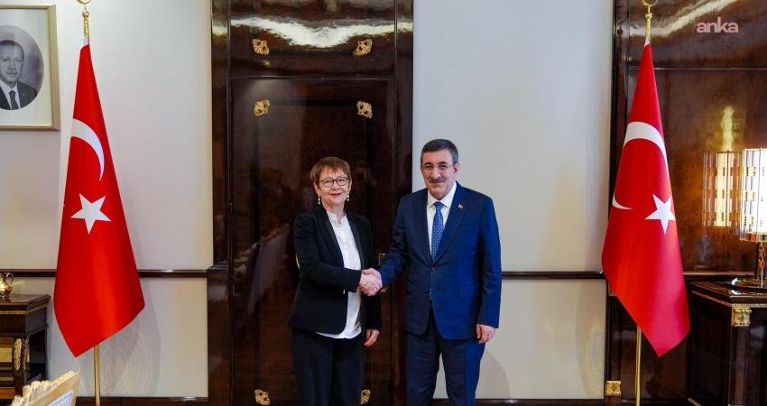 Cumhurbaşkanı Yardımcısı Yılmaz, Avrupa İmar ve Kalkınma Bankası Başkanı Basso ile görüştü Cumhurbaşkanı Yardımcısı Cevdet Yılmaz, Avrupa İmar ve Kalkınma Bankası Başkanı