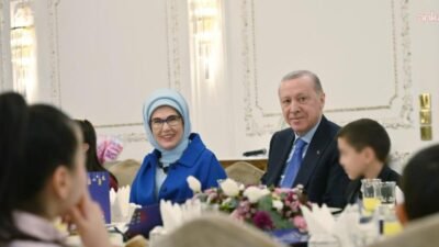 Cumhurbaşkanı Recep Tayyip Erdoğan, devlet himayesindeki çocuklarla Vahdettin Köşkü’nde düzenlenen