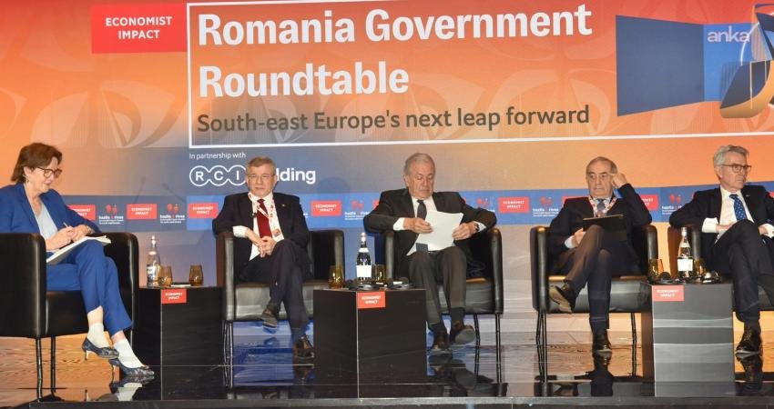 Davutoğlu, Romanya’da “Güneydoğu Avrupa’nın Bir Sonraki Büyük Atılımı” başlıklı panele katıldı Gelecek Partisi Genel Başkanı Ahmet Davutoğlu, Economist Impact tarafından Romanya’da