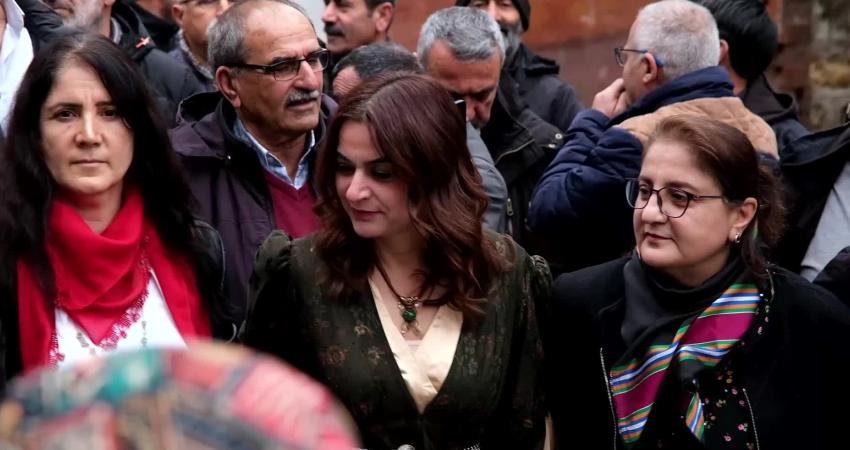 Tunceli’deki Nevruz kutlamasında konuşan DEM Parti Grup Başkanvekili Gülistan Kılıç