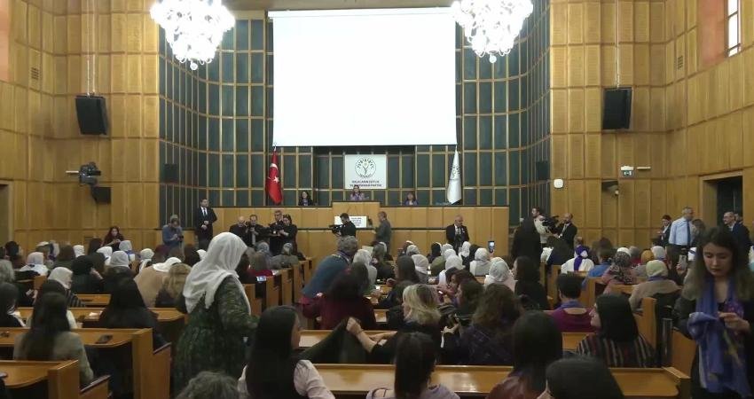 DEM Parti Eş Genel Başkanı Tülay Hatimoğulları, toplumda süreçle ilgili