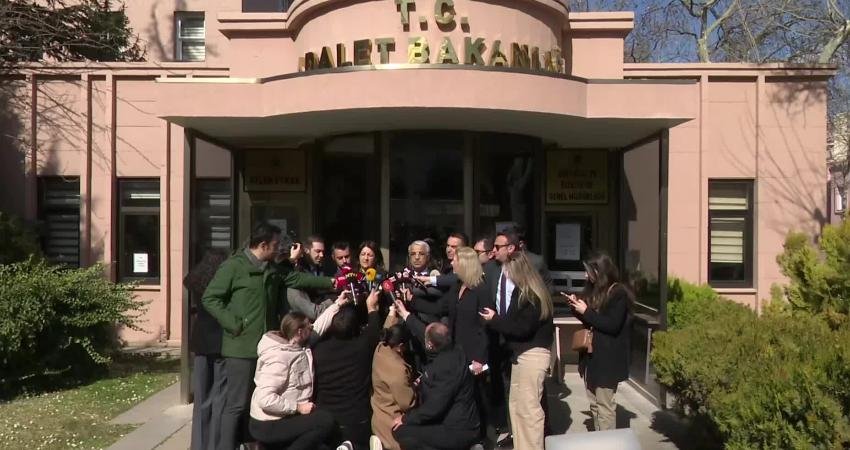 DEM Parti İmralı Heyeti, İçişleri Bakanı Çiftçi ve Adalet Bakanı Gürlek ile görüştü DEM Parti İmralı Heyeti, İçişleri Bakanı Mustafa Çiftçi ve Adalet