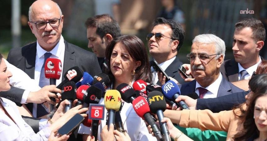 DEM Parti İmralı Heyeti, terör örgütü PKK lideri Abdullah Öcalan ile görüşmek üzere yola çıktı DEM Parti İmralı Heyeti, terör örgütü PKK lideri Abdullah Öcalan