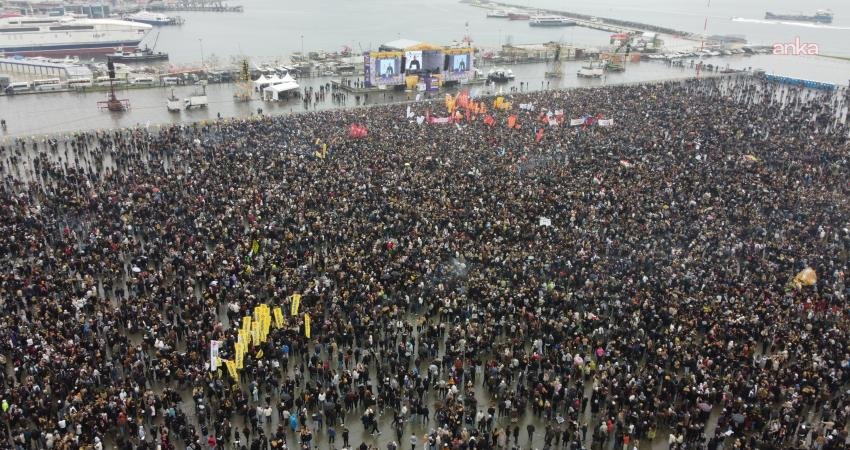 DEM Parti İstanbul İl Örgütü: Bu sürecin ruhu, çatışma değil çözüm, inkâr değil tanıma, baskı değil demokratikleşmedir DEM Parti İstanbul İl Örgütü, çeşitli kentlerde Nevruz kutlamalarının ardından